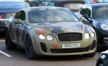 Insolite : Un supporter urine sur la voiture de Balotelli