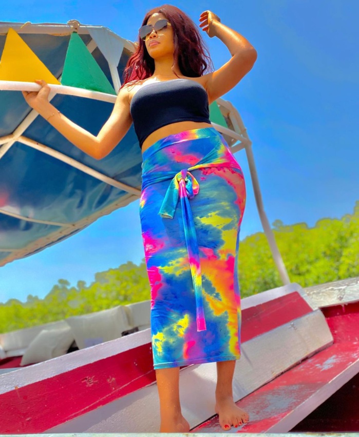 Appréciez les clichés les plus sexy de Miss Seynabou Toure « Wiri Wiri » (Photos)