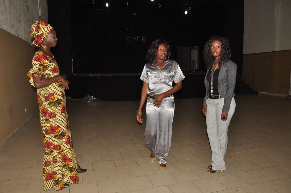 Astel et Aicha profitent de l'expérience de la comédienne Ndèye Mour
