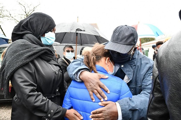 Derniers hommages à Papa Bouba Diop: Sa femme, ses enfants et les anciens joueurs sénégalais de 2002 en larmes