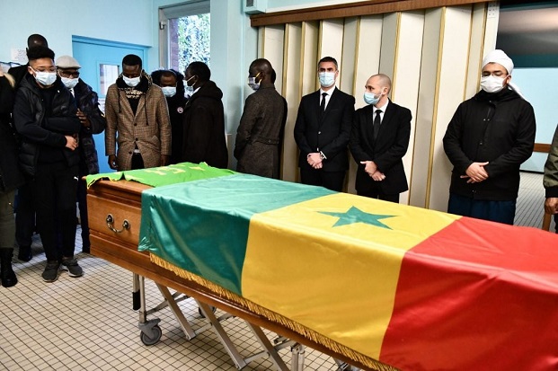 Derniers hommages à Papa Bouba Diop: Sa femme, ses enfants et les anciens joueurs sénégalais de 2002 en larmes