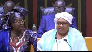 Assemblée nationale: Aïda Sow Diawara invite Woré Sarr au-dehors, pour se battre