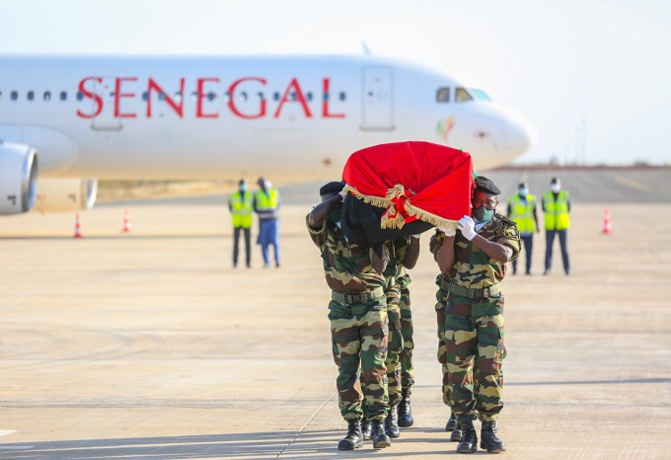 Hommage à Pape Bouba Diop : les images immortalisant les adieux de la nation à son fils