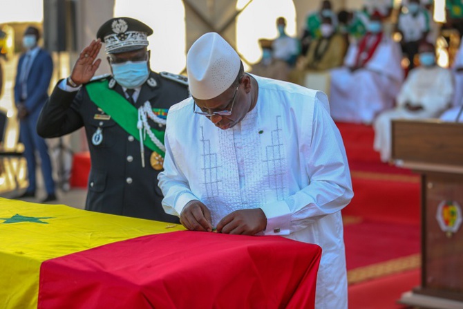 Hommage à Pape Bouba Diop : les images immortalisant les adieux de la nation à son fils