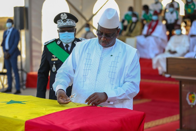 Hommage à Pape Bouba Diop : les images immortalisant les adieux de la nation à son fils
