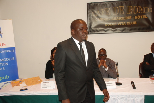 Mamadou Ndoye Bane primé citoyen modèle par le club Model