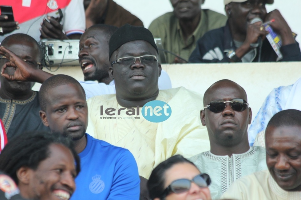 Le jet-setteur Mbaye Séne dans les gradins du stade Demba Diop