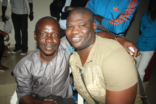 Les comédiens Mamadou Pène et Papa Ndiaye très complices