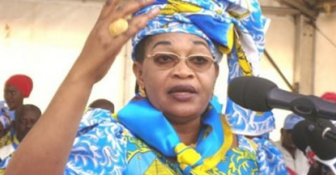 Assemblée nationale: Aïda Mbodj interpelle Mamadou Talla sur le conflit écoles privées-parents d’élèves et la polémique sur le port du voile à Sainte Jeanne d’Arc