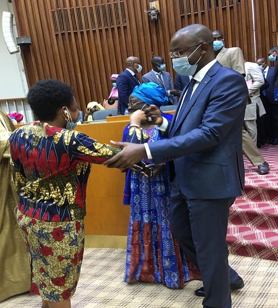 Vote du budget de l'économie numérique et des télécommunications : Yankhoba Diatara en Mode "vents favorables" ... Vote du budget de l'économie numérique et des télécommunications : Yankhoba Diatara en Mode "vents favorables" ...