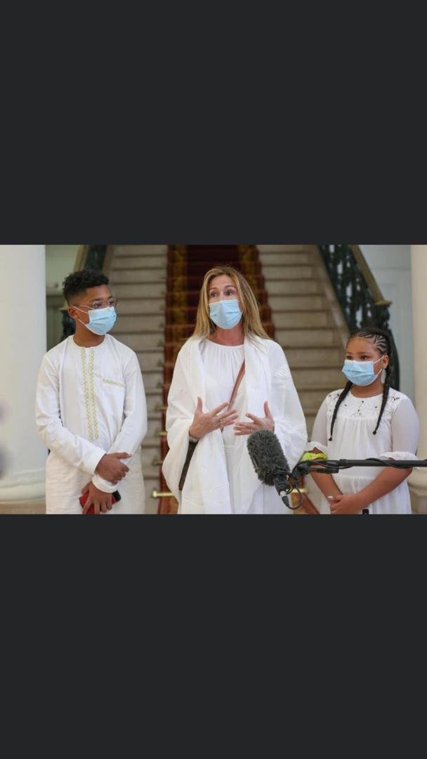 Après l’hommage national rendu à Pape Bouba Diop: Le Président Macky Sall a reçu la famille de l’illustre disparu Après l’hommage national rendu à Pape Bouba Diop: Le Président Macky Sall a reçu la famille de l’illustre disparu