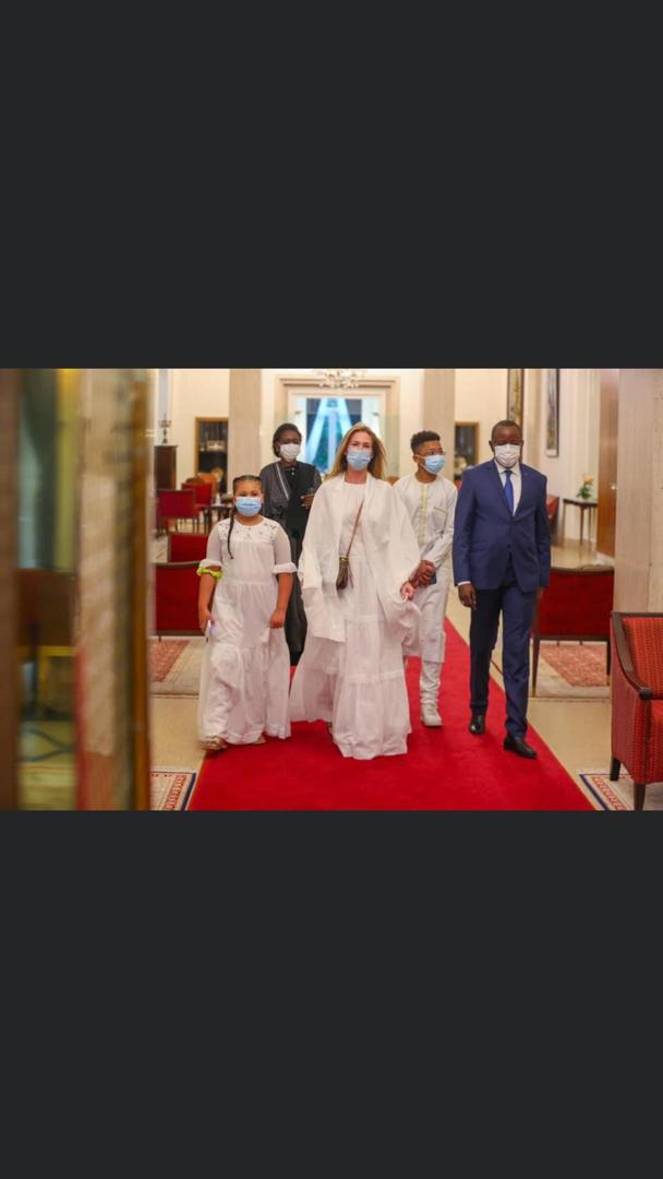 Après l’hommage national rendu à Pape Bouba Diop: Le Président Macky Sall a reçu la famille de l’illustre disparu Après l’hommage national rendu à Pape Bouba Diop: Le Président Macky Sall a reçu la famille de l’illustre disparu