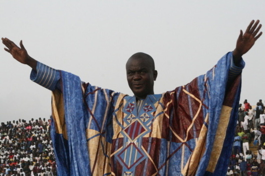 Bécaye Mbaye élu meilleur chroniqueur par Lamine "toc toc" Samb