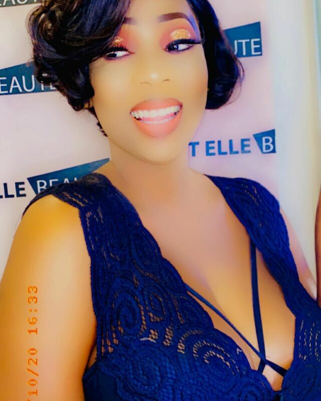 Marie Pierre, la « femme du DG » enflamme la toile avec ses nouveaux clichés très hot (Photos)