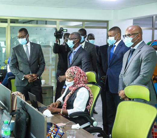 Le ministre de l'ENT, Yankhoba Diatara mise sur l’accès universel pour une meilleure inclusion numérique Le ministre de l'ENT, Yankhoba Diatara mise sur l’accès universel pour une meilleure inclusion numérique