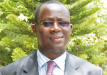Me Augustin Senghor: « Le Sénégal n’a pas les moyens de son ambition »