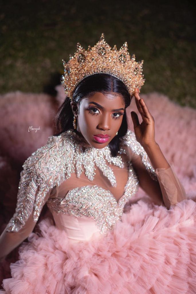 La chanteuse Sokhou Bb dans une magnifique robe "Barbie", secoue la toile ! (Photos)