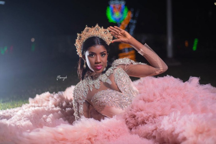 La chanteuse Sokhou Bb dans une magnifique robe "Barbie", secoue la toile ! (Photos)