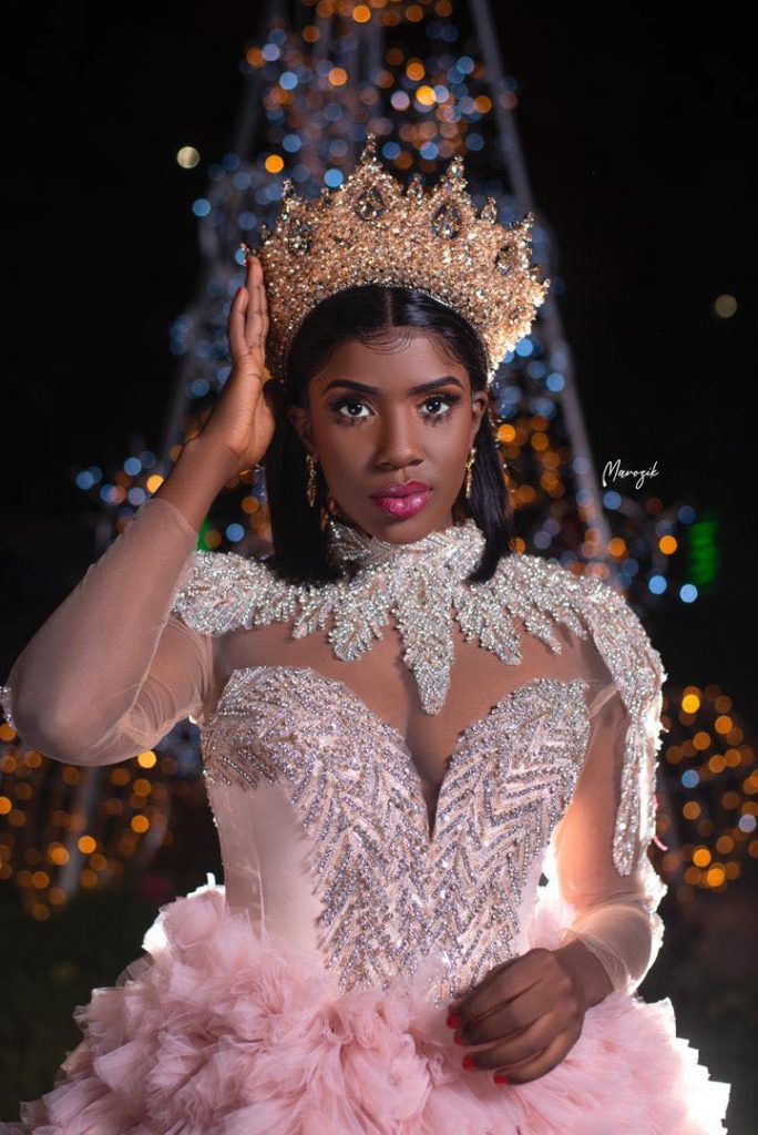 La chanteuse Sokhou Bb dans une magnifique robe "Barbie", secoue la toile ! (Photos)