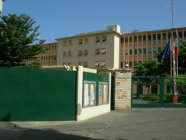 La France dément avoir déconseillé le centre-ville de Dakar à ses ressortissants