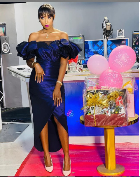 Vidéo et photos - La nouvelle recrue de la 2STV, actrice dans la série Pod et Marichou, Tatira Sow, met deux robes sexy pour célébrer Noël !