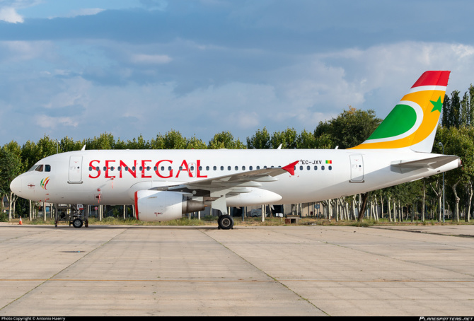 Un avion d’Air Sénégal endommagé par un container