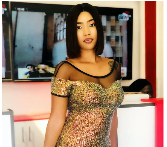 (Photos) Fin d’Année: Dans une robe splendide, Nana Aïdara ouvre le nouvel an, en beauté