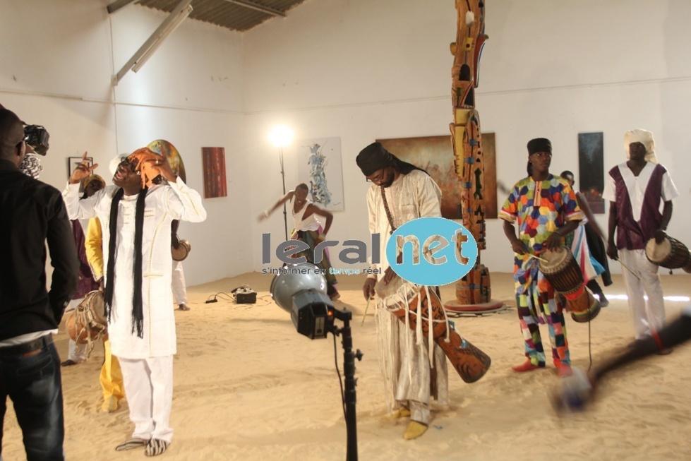 [Photos exclusives] Abdou Guitté Seck tourne un clip avec Soda Mama Fall