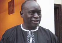 Me El Hadji Diouf dans les bras de Macky Sall
