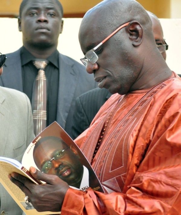 Diène Farba Sarr publie un livre sur Macky Sall