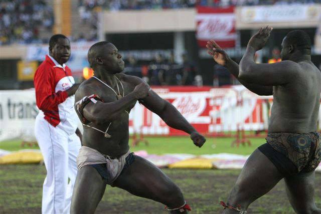 Lambi demb - Les chutes les plus spectaculaires: quand Yekini, Eumeu Sène, Balla Gaye 2, Modou Lô régalaient...