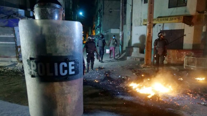 État d’urgence : Le couvre-feu s’étend, la contestation s’affaiblit, Macky déroule