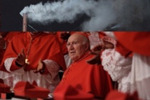 URGENT:HABEMUS PAPAM : Fumée blanche à la chapelle Sixtine, un nouveau pape est élu