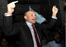 Karim Wade accueilli en héros à son domicile du Point E