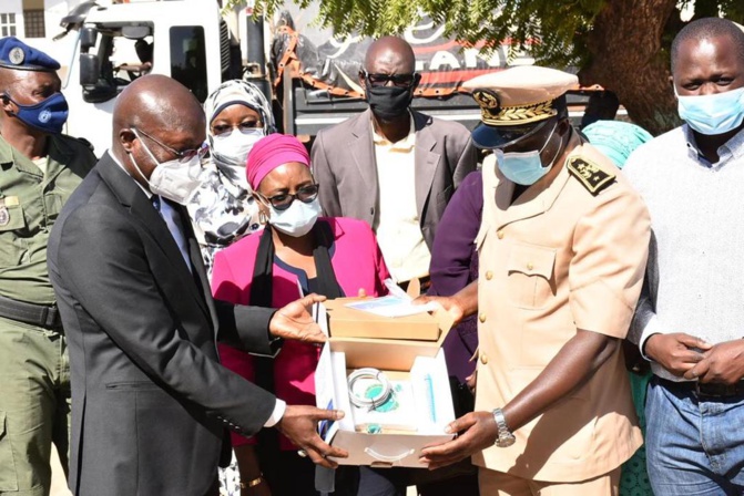 SANGALCAM: OUMAR GUEYE DECAISSE PRÈS  DE 8 MILLIONS POUR OUTILLER LES ECOLES ET LE DISTRICT SANITAIRE.