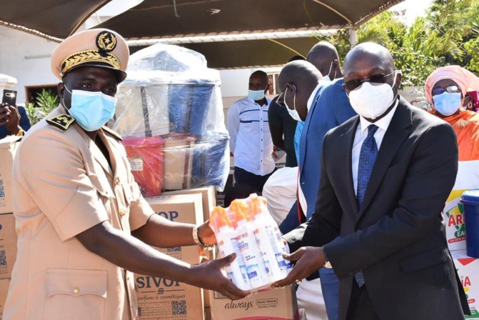 SANGALCAM: OUMAR GUEYE DECAISSE PRÈS  DE 8 MILLIONS POUR OUTILLER LES ECOLES ET LE DISTRICT SANITAIRE.