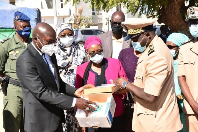 SANGALCAM: OUMAR GUEYE DECAISSE PRÈS  DE 8 MILLIONS POUR OUTILLER LES ECOLES ET LE DISTRICT SANITAIRE.