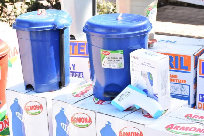 SANGALCAM: OUMAR GUEYE DECAISSE PRÈS  DE 8 MILLIONS POUR OUTILLER LES ECOLES ET LE DISTRICT SANITAIRE.