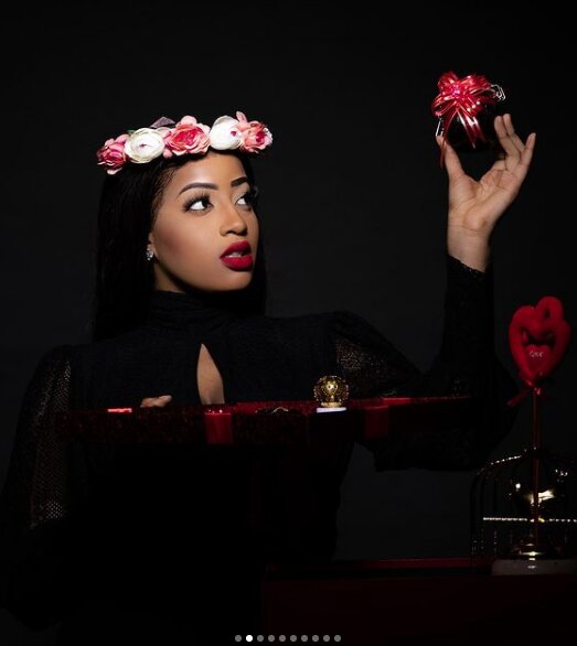 Special Saint Valentin: L'actrice Betty ouvre le bal et fait sensation sur la toile (Photos) Special Saint Valentin: L'actrice Betty ouvre le bal et fait sensation sur la toile (Photos)