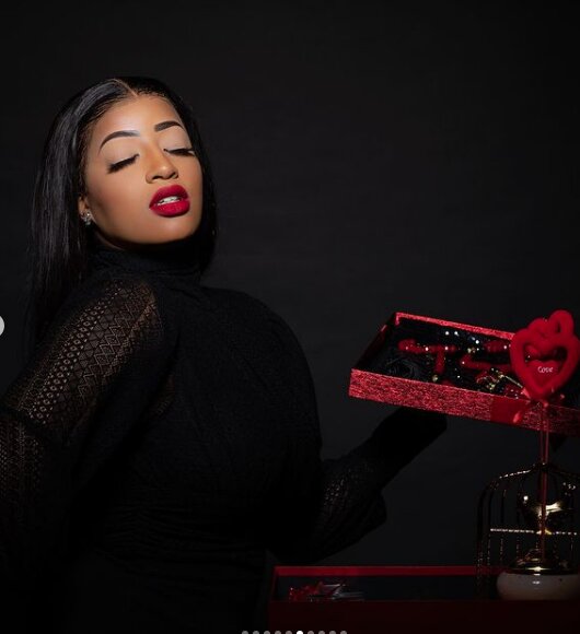 Special Saint Valentin: L'actrice Betty ouvre le bal et fait sensation sur la toile (Photos) Special Saint Valentin: L'actrice Betty ouvre le bal et fait sensation sur la toile (Photos)