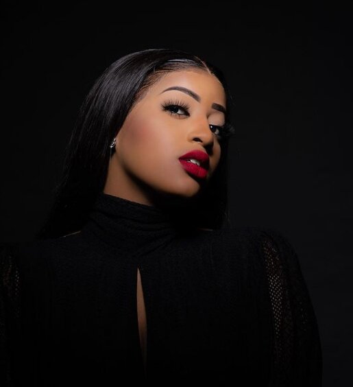 Special Saint Valentin: L'actrice Betty ouvre le bal et fait sensation sur la toile (Photos) Special Saint Valentin: L'actrice Betty ouvre le bal et fait sensation sur la toile (Photos)