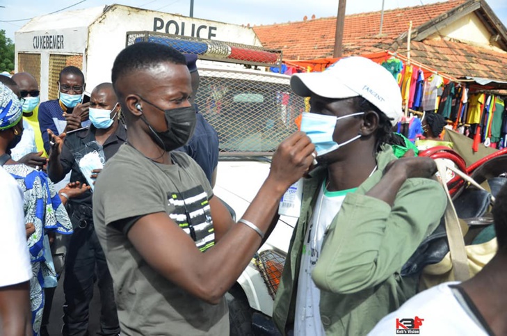Covid-19: La police de Kébémer sensibilise et distribue des masques aux populations