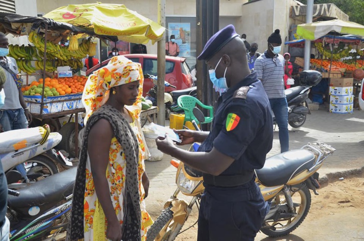 Covid-19: La police de Kébémer sensibilise et distribue des masques aux populations