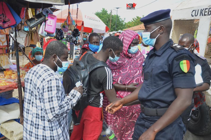 Covid-19: La police de Kébémer sensibilise et distribue des masques aux populations