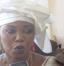 Awa Guèye tresse des lauriers à Moustapha Niasse