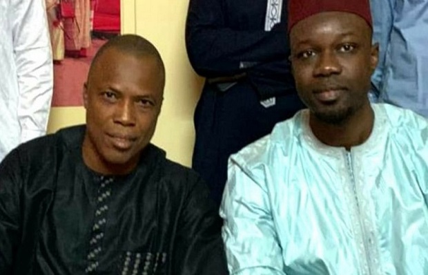 Le Guinéen Siaka Barry affiche son soutien à Ousmane Sonko: « Halte au Kompromat en Afrique !!! »