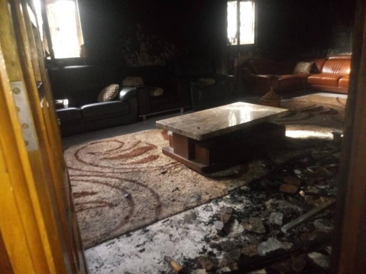 Louga: Des militants de Sonko incendient la maison d’Aïda Diallo, mère de Mamour Diallo