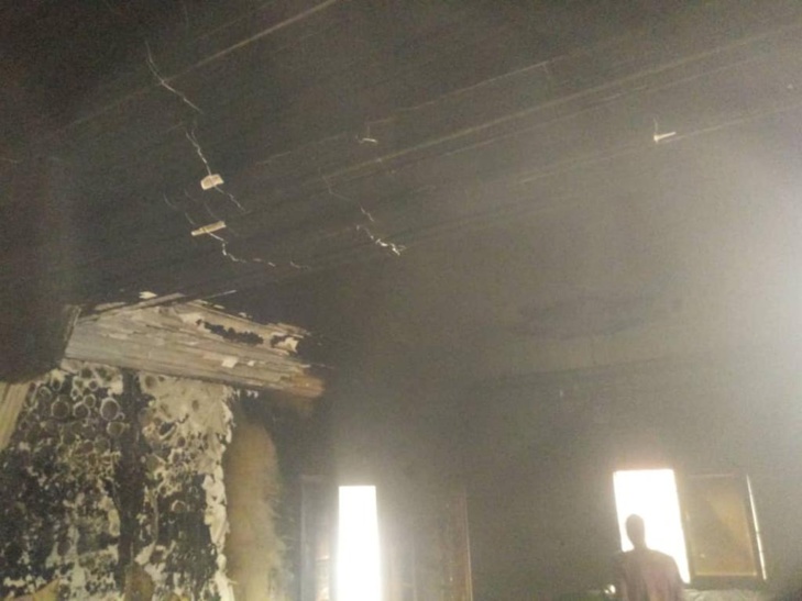 Louga: Des militants de Sonko incendient la maison d’Aïda Diallo, mère de Mamour Diallo