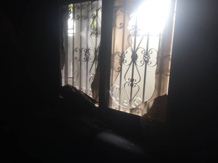 Louga: Des militants de Sonko incendient la maison d’Aïda Diallo, mère de Mamour Diallo