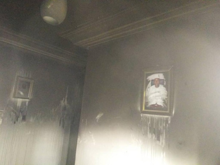 Louga: Des militants de Sonko incendient la maison d’Aïda Diallo, mère de Mamour Diallo